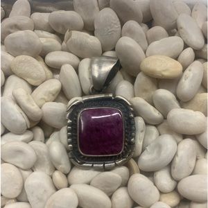 NA Peggy Skeets sterling silver purple spiny oyster pendant